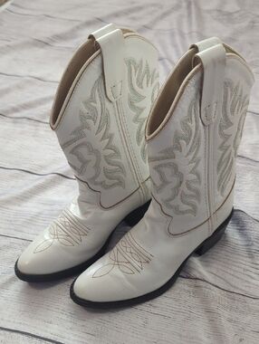 Old West White Kids Western Cowboy Boots with Pastel Stitching